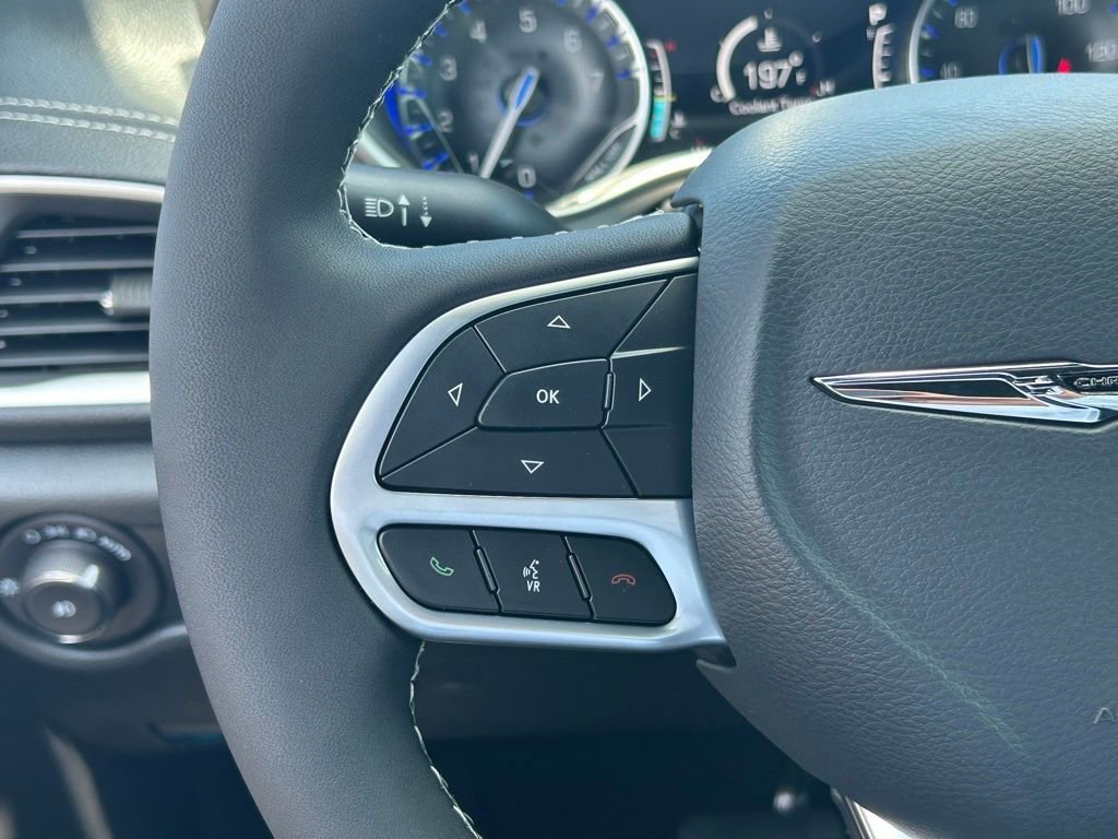 New 2025 Chrysler Pacifica Select w/ Uconnect Theater Family Group image 34