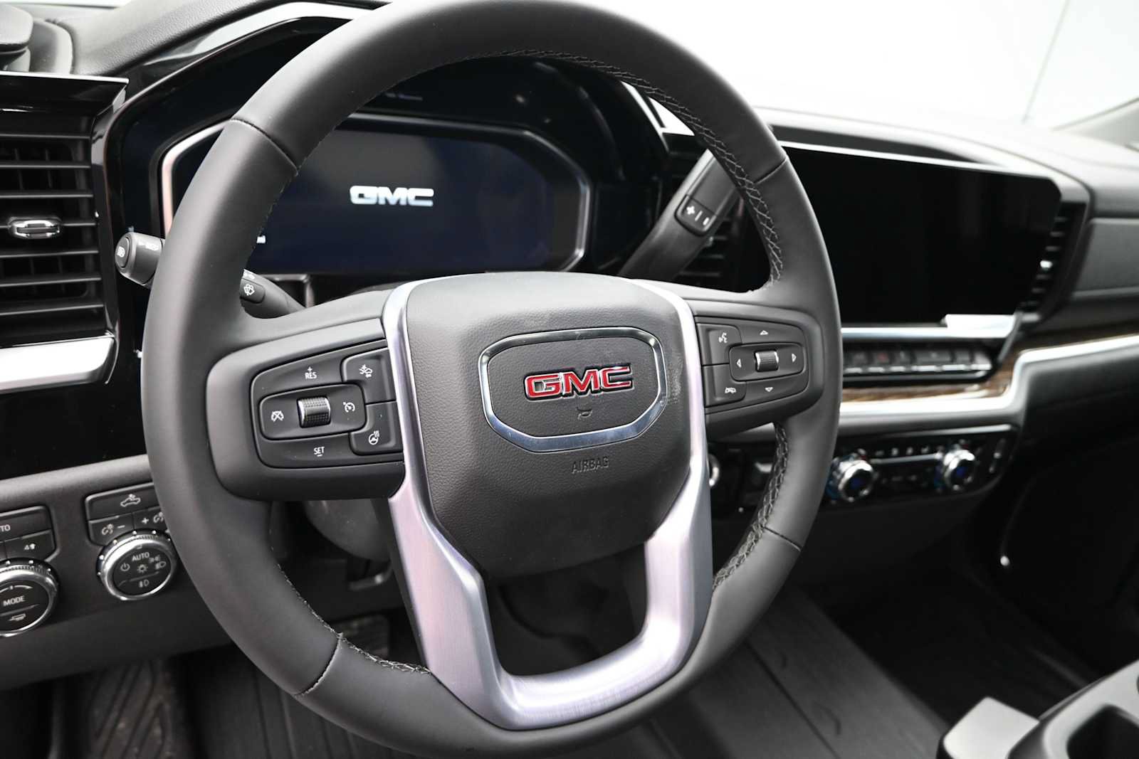 New 2026 GMC Sierra 1500 Elevation w/ LPO, Elevation Black Package AWD/4WD image 14