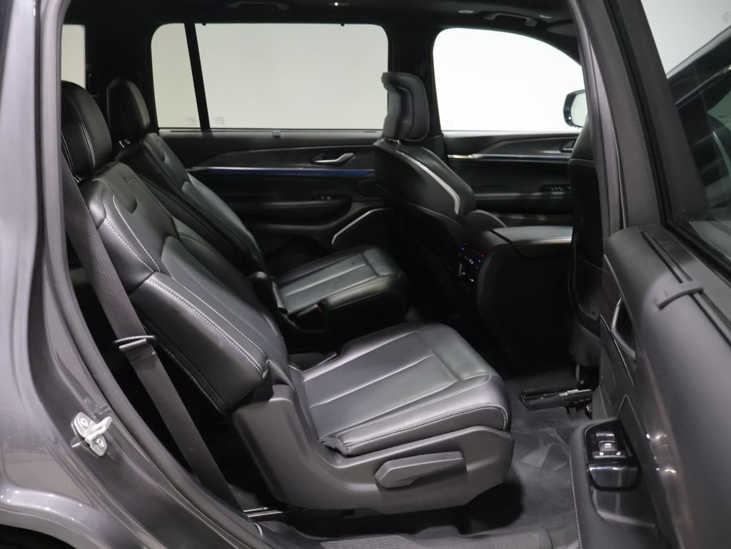 Used 2023 Jeep Grand Cherokee L Overland w/ Luxury Tech Group IV AWD/4WD image 21