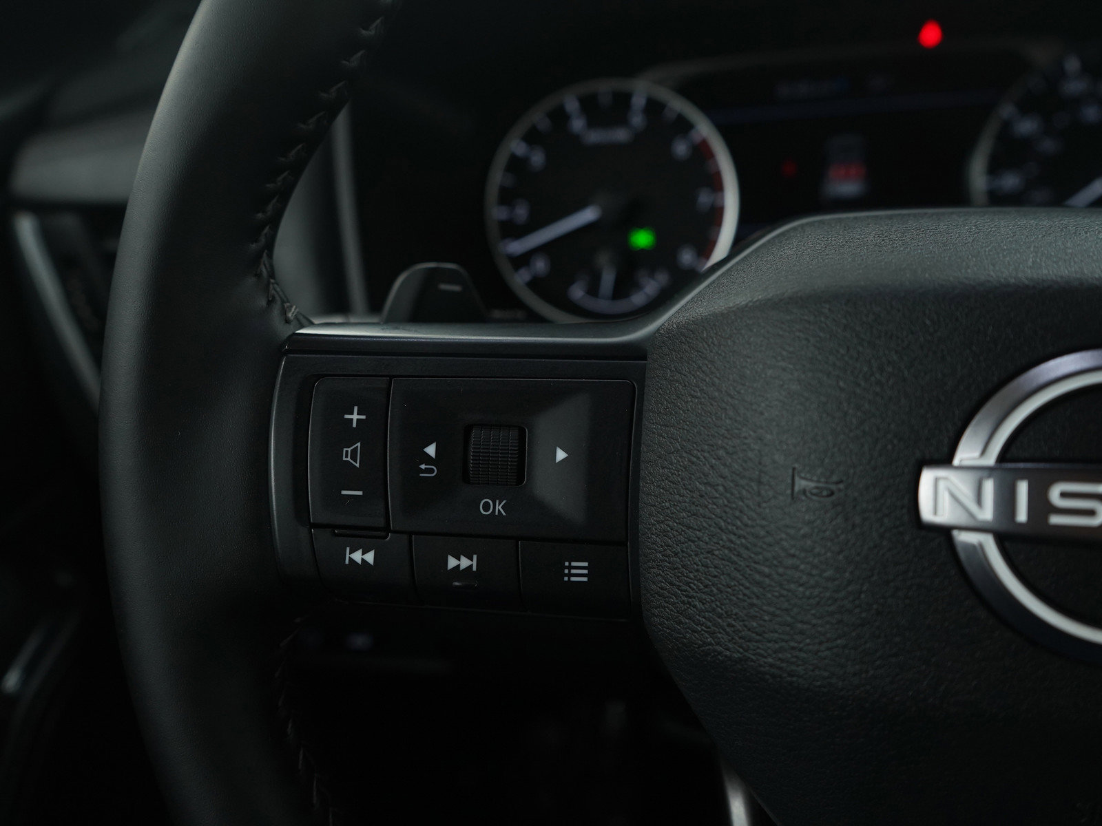 Used 2025 Nissan Rogue SV AWD/4WD image 27