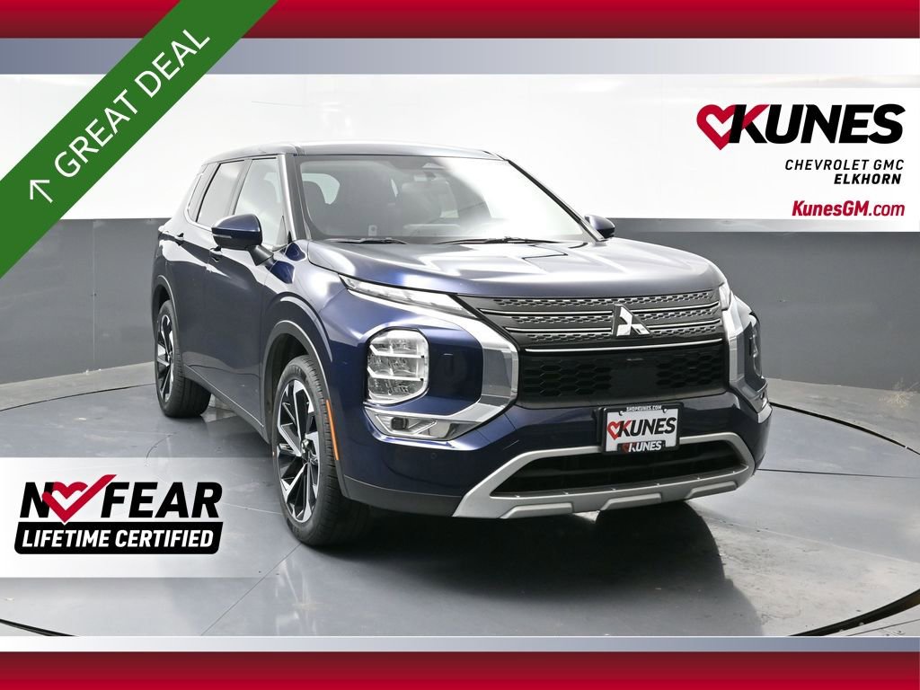 Used 2024 Mitsubishi Outlander SE image 1