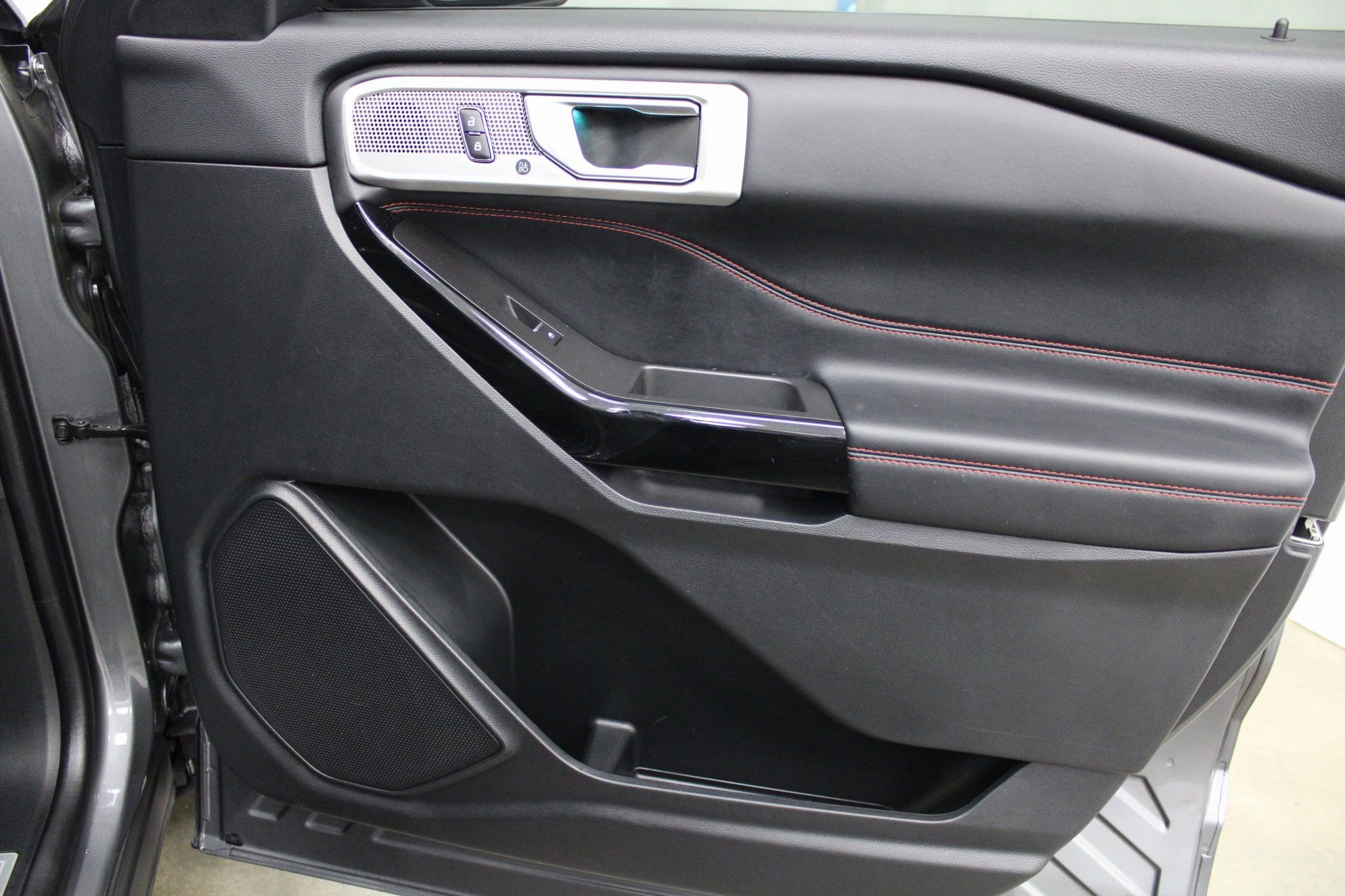 Used 2023 Ford Explorer ST-Line w/ Class IV Trailer Tow Package image 33