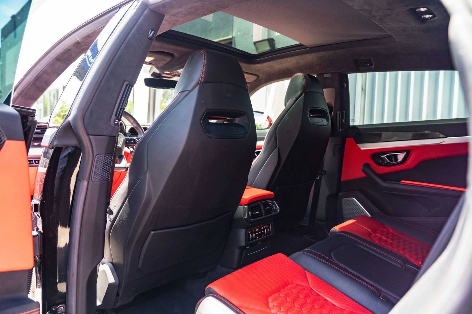 Used 2020 Lamborghini Urus AWD/4WD image 40