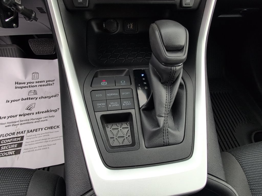 Used 2024 Toyota RAV4 LE AWD/4WD image 22