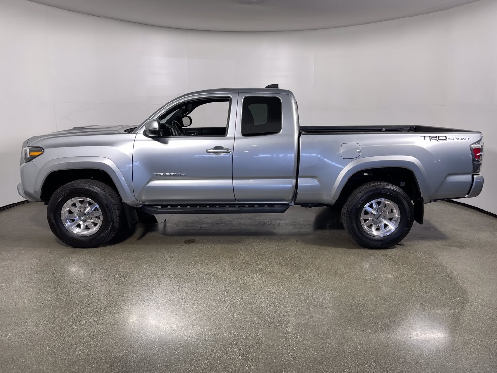 Used 2022 Toyota Tacoma TRD Sport w/ TRD Premium Sport Package RWD image 6