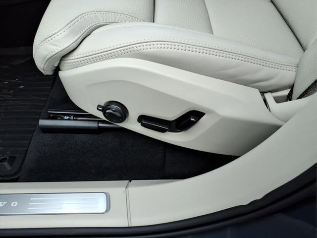 New 2026 Volvo XC90 T8 Ultra w/ Protection Package Premier image 13