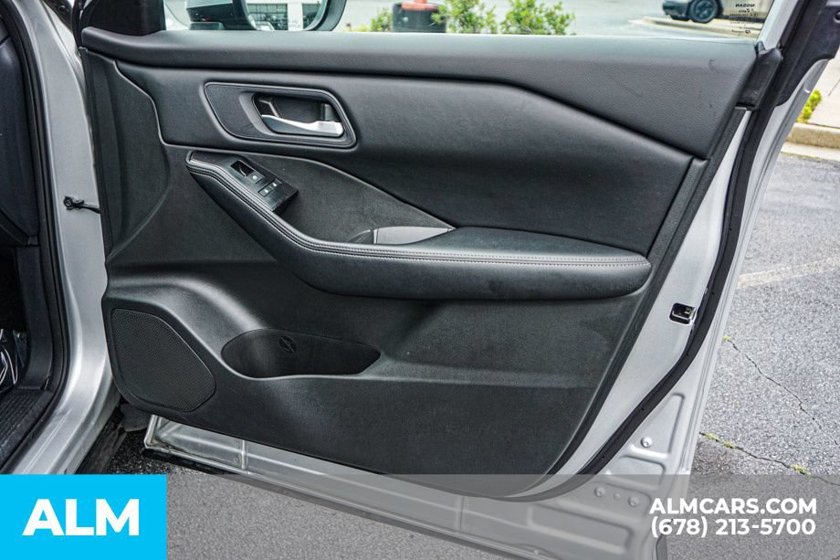 Used 2024 Nissan Rogue SV FWD image 50