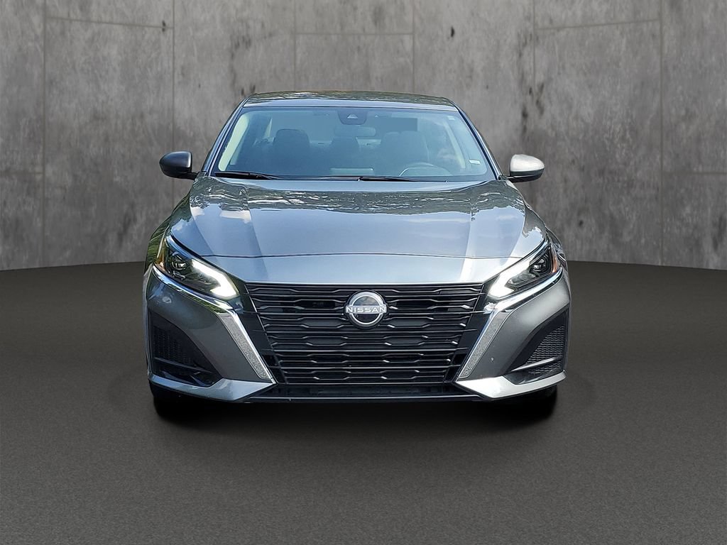 Used 2025 Nissan Altima 2.5 SV AWD/4WD image 2