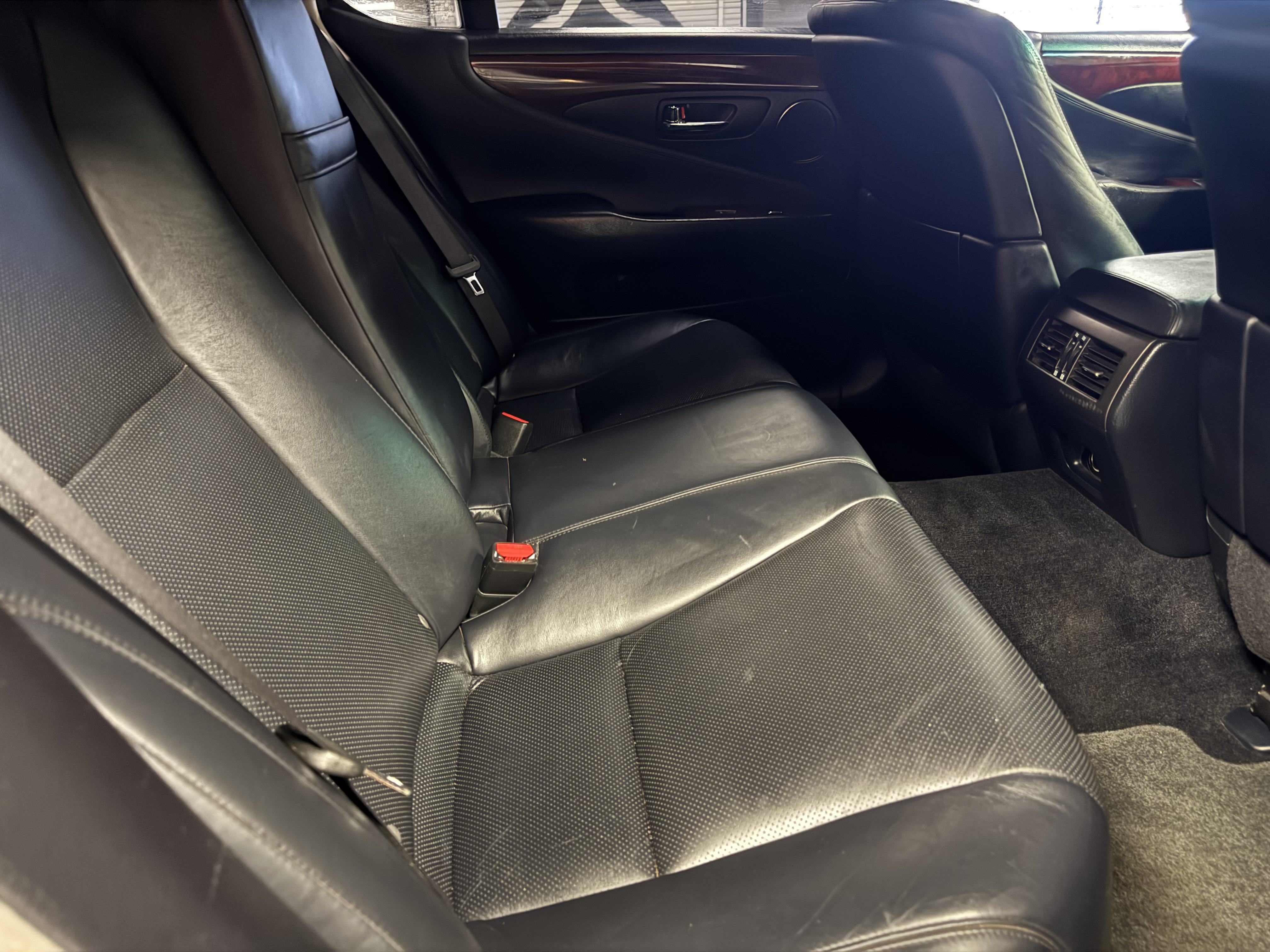Used 2009 Lexus LS 460 AWD w/ Comfort Seating Pkg image 17