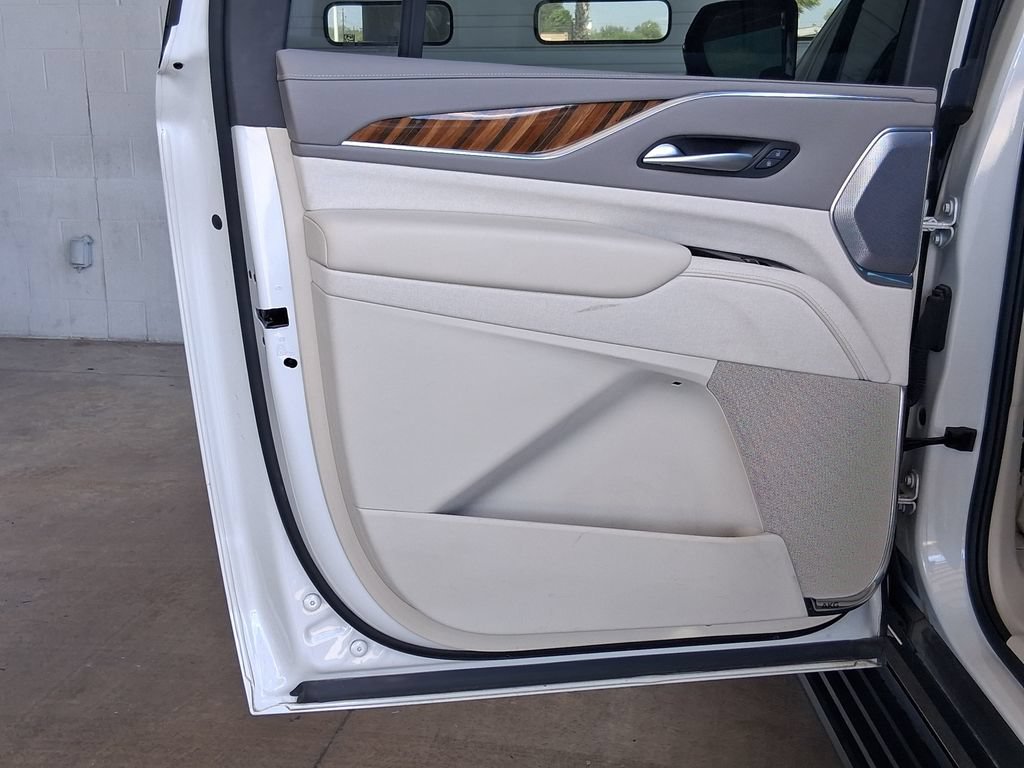 Used 2024 Cadillac Escalade ESV Premium Luxury Platinum w/ Heavy-Duty Trailer Package AWD/4WD image 18