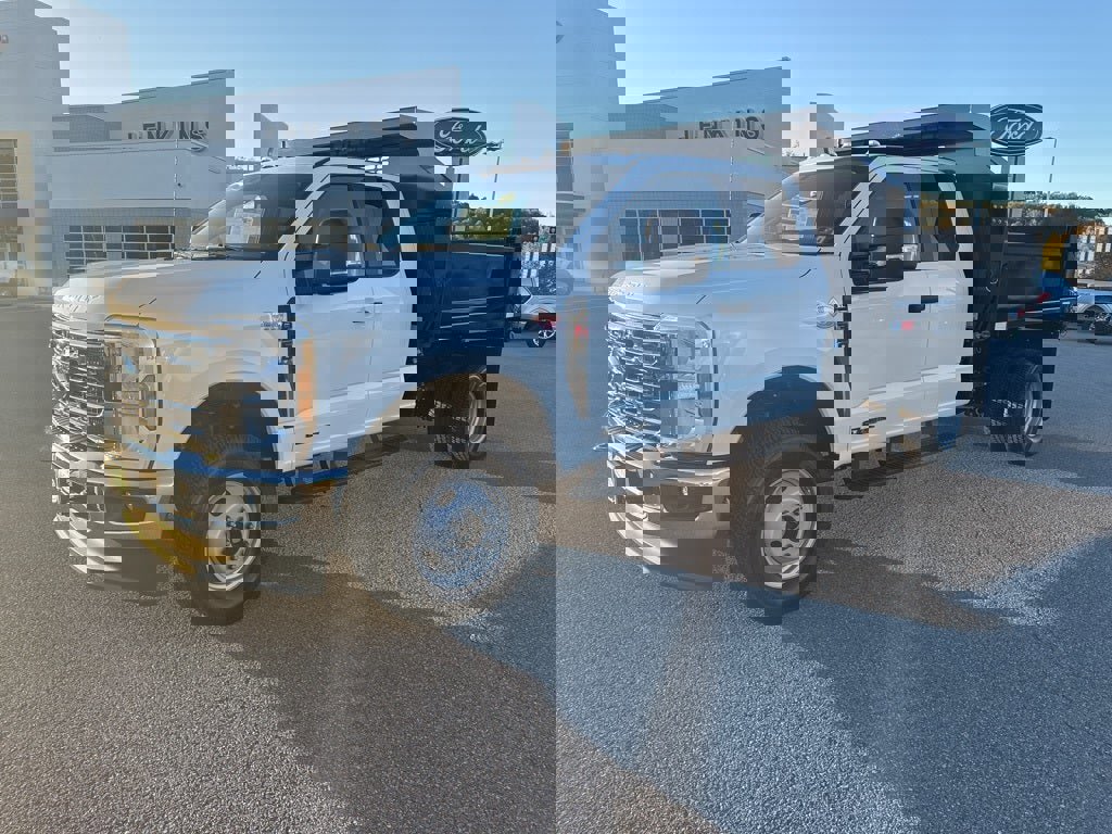 New 2025 Ford F350 XL w/ XL Chrome Package image 3