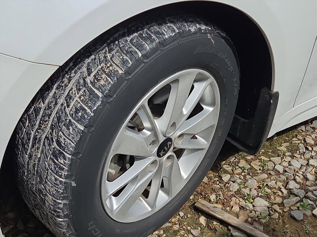 Used 2016 Kia Optima LX image 6