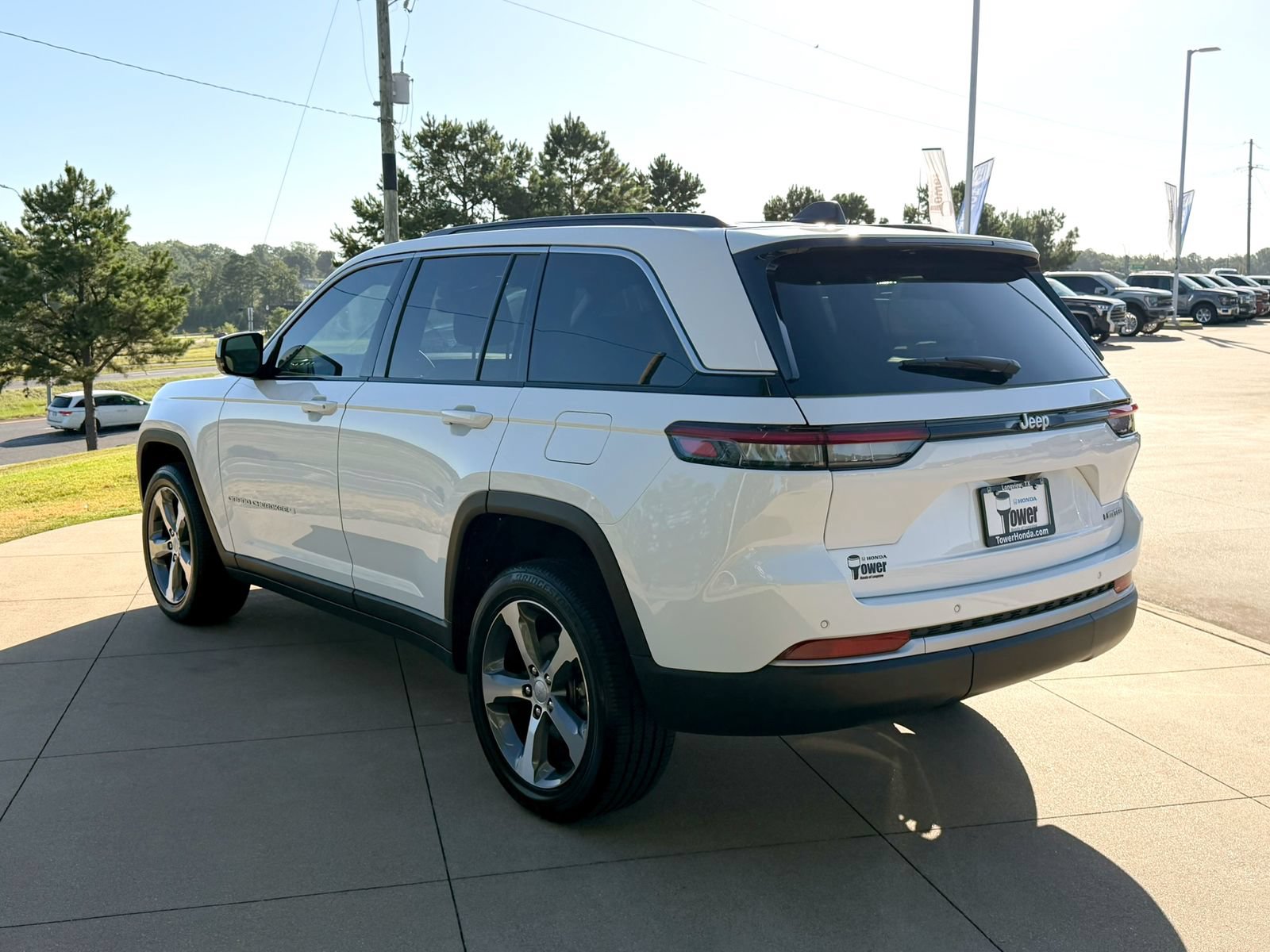 Used 2026 Jeep Grand Cherokee Limited RWD image 4