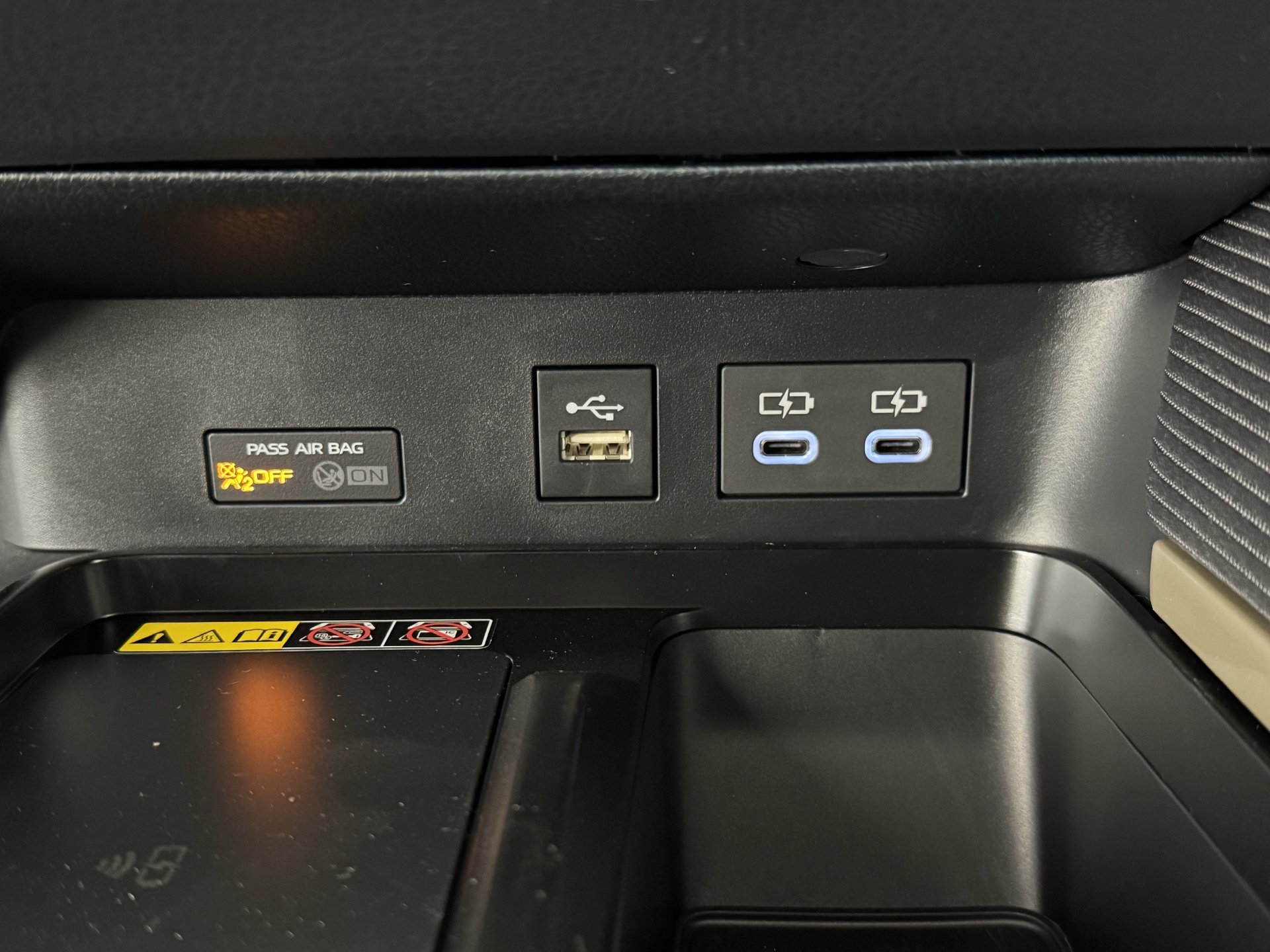 New 2026 Toyota Camry SE w/ Convenience Package FWD image 3