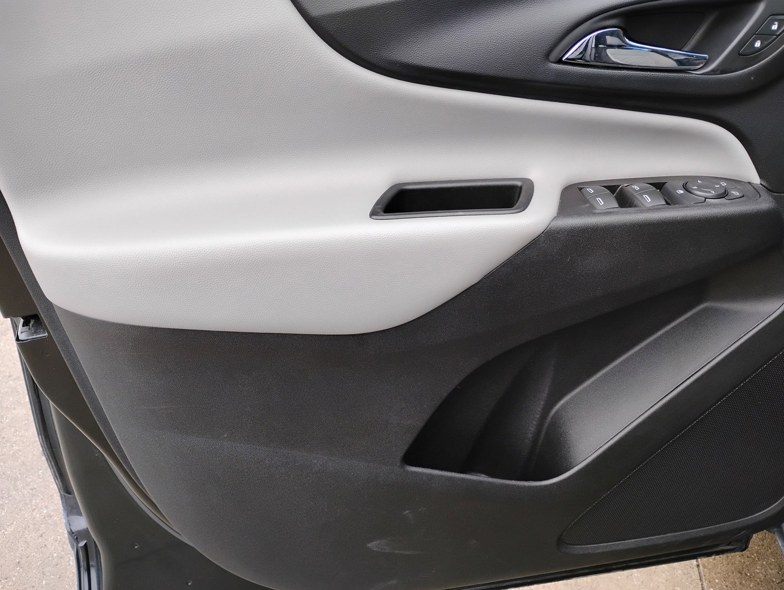 Used 2019 Chevrolet Equinox LS image 14