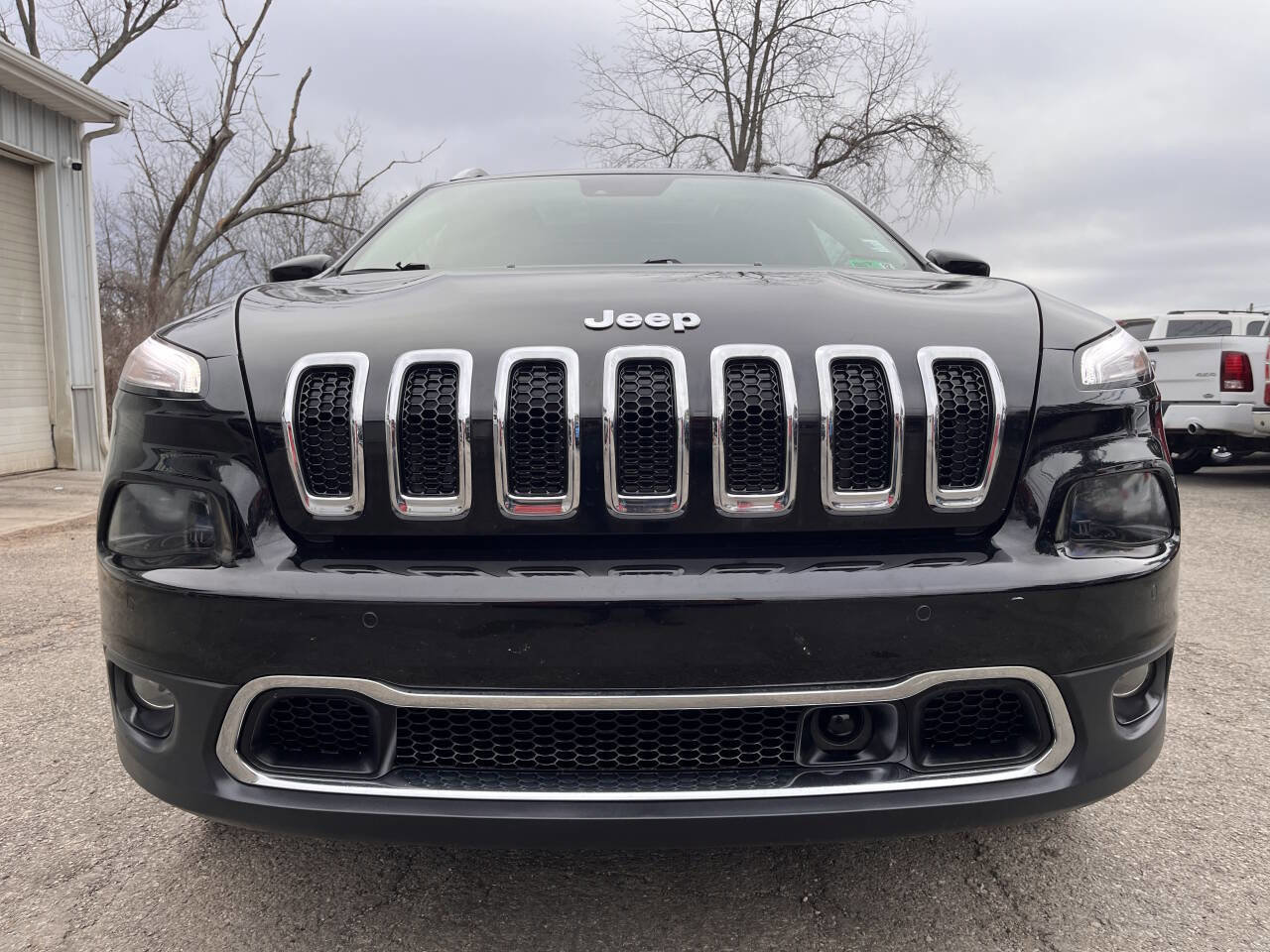Used 2018 Jeep Cherokee Limited w/ Technology Group image 2