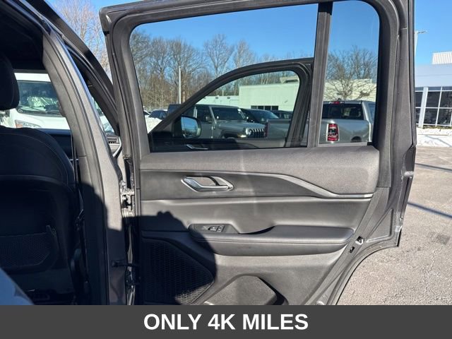 Used 2025 Jeep Grand Cherokee Laredo X image 34