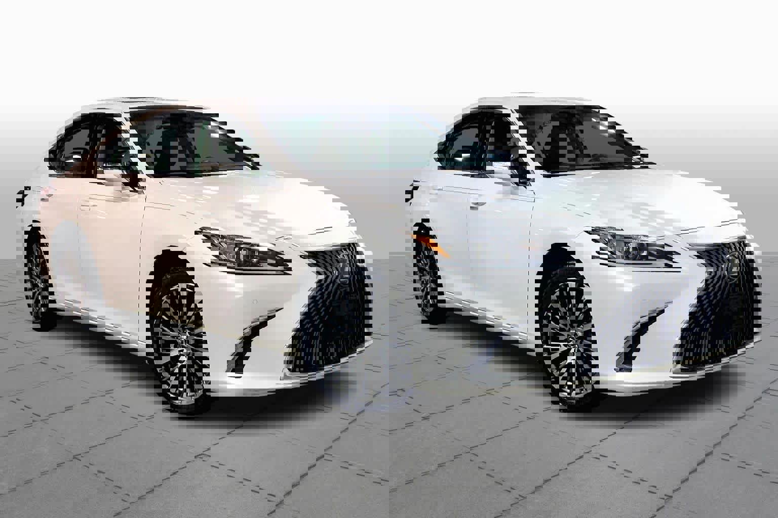 Used 2019 Lexus ES 350 w/ Premium Package image 3