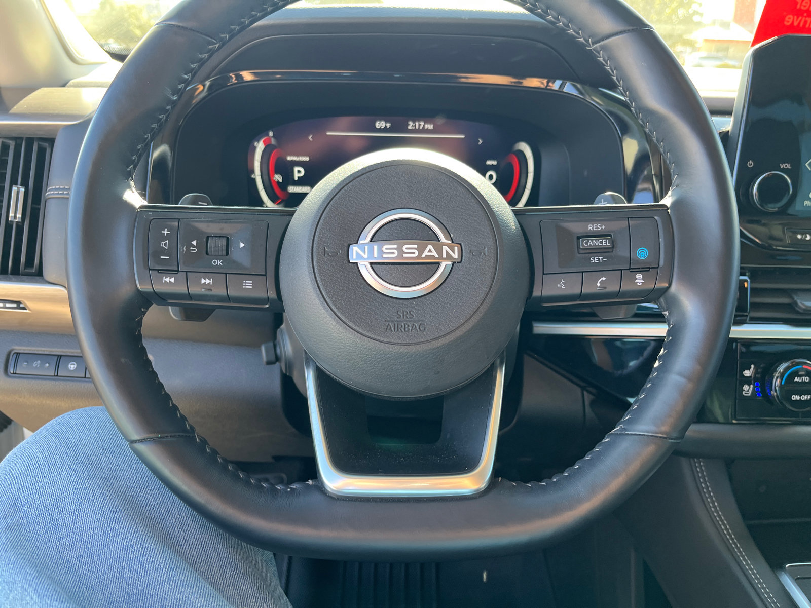 Used 2023 Nissan Pathfinder Platinum image 15