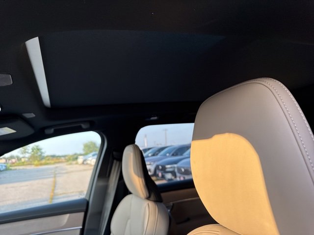 New 2026 Volvo XC90 B6 Plus w/ Protection Package Premier image 12