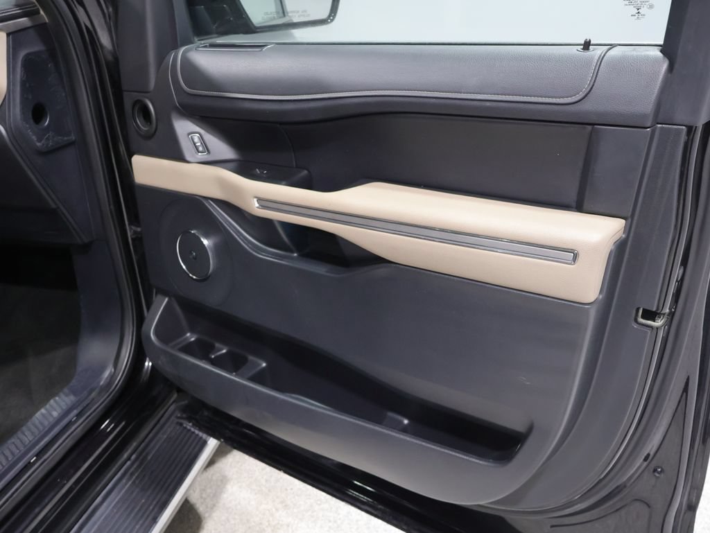 Used 2022 Ford Expedition Limited AWD/4WD image 29