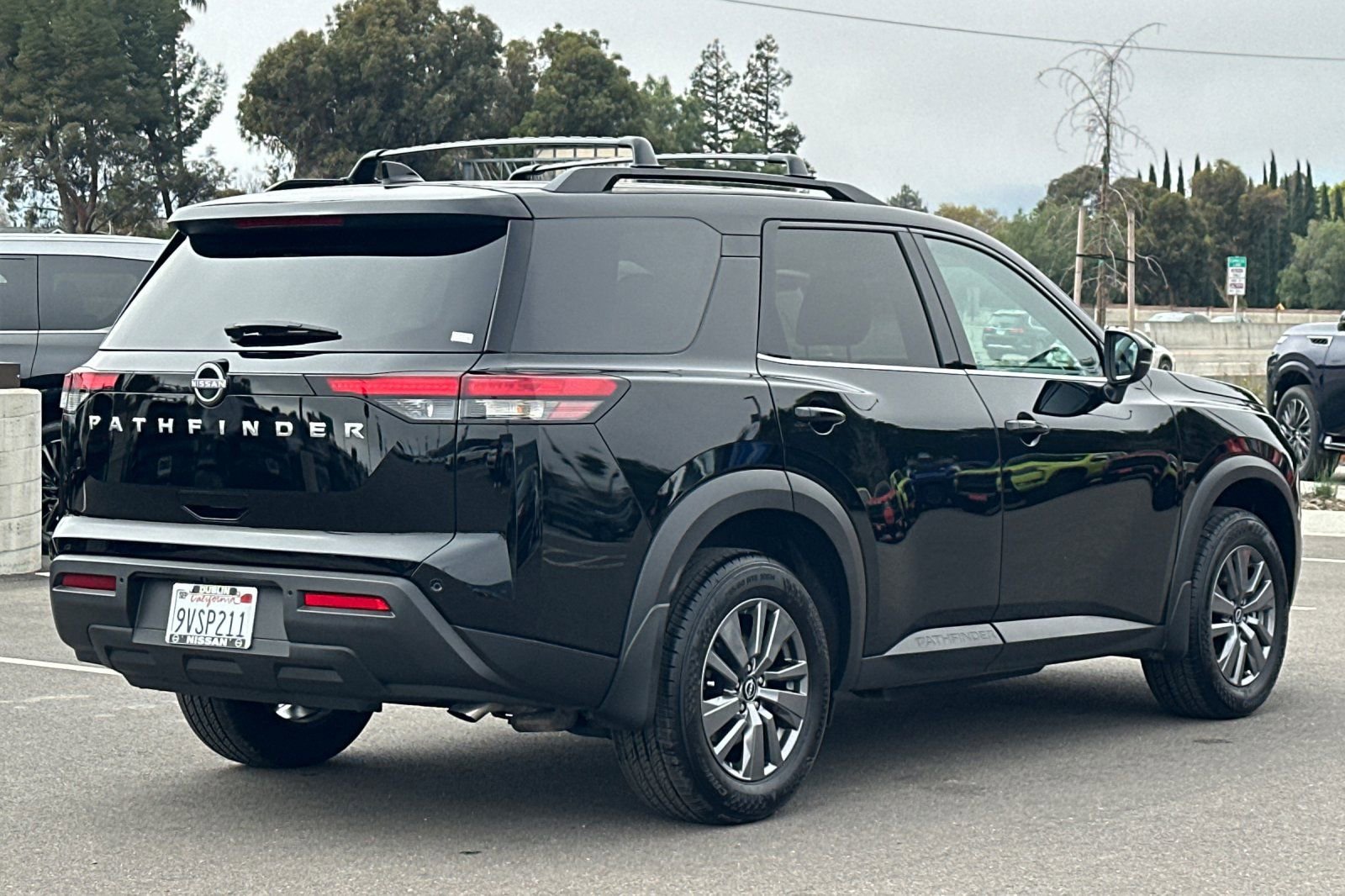 Certified 2025 Nissan Pathfinder SV image 4