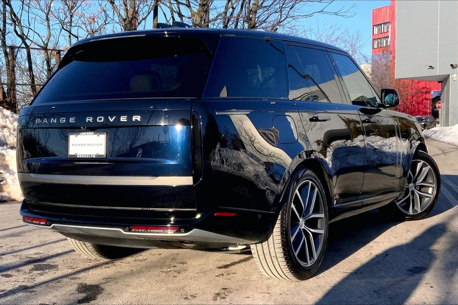 Used 2025 Land Rover Range Rover SE image 12