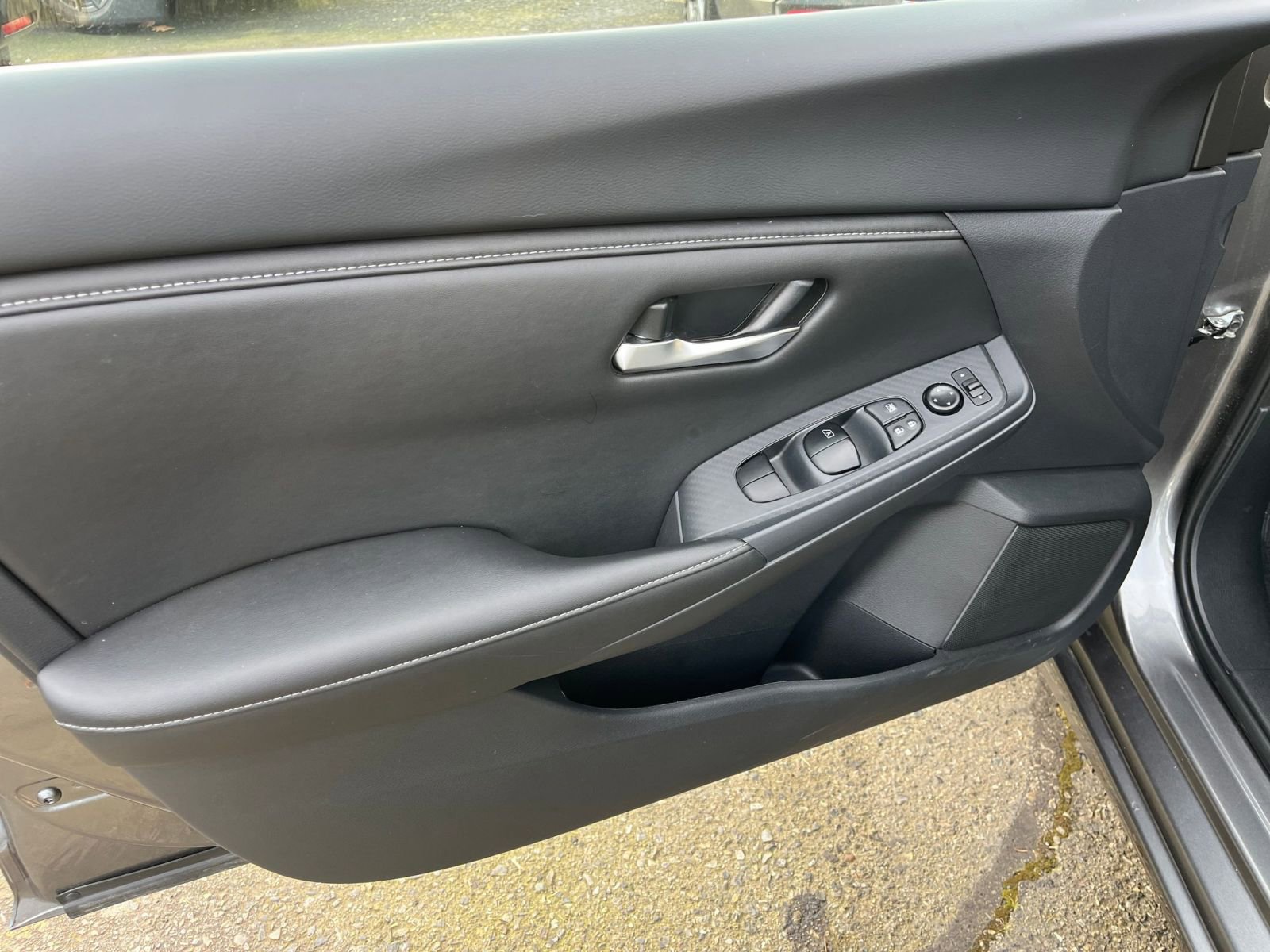 Used 2025 Nissan Sentra SV image 18