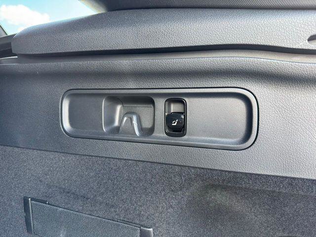 Certified 2025 Mercedes-Benz GLC 300 image 25