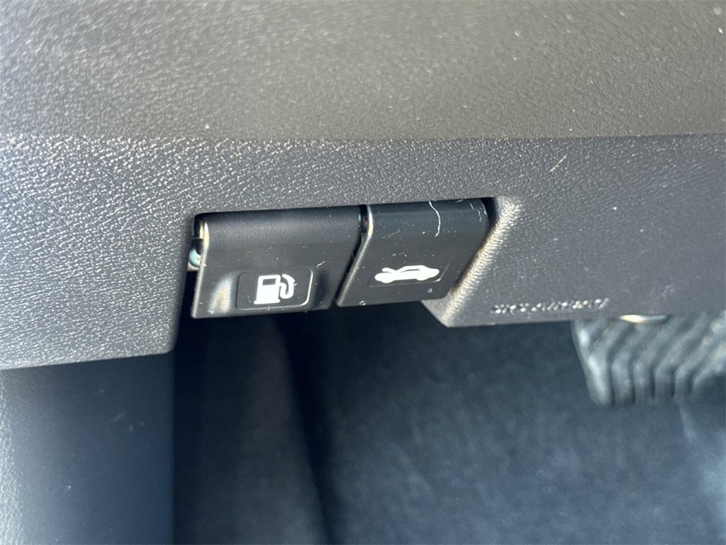 Used 2023 Nissan Kicks SR image 26