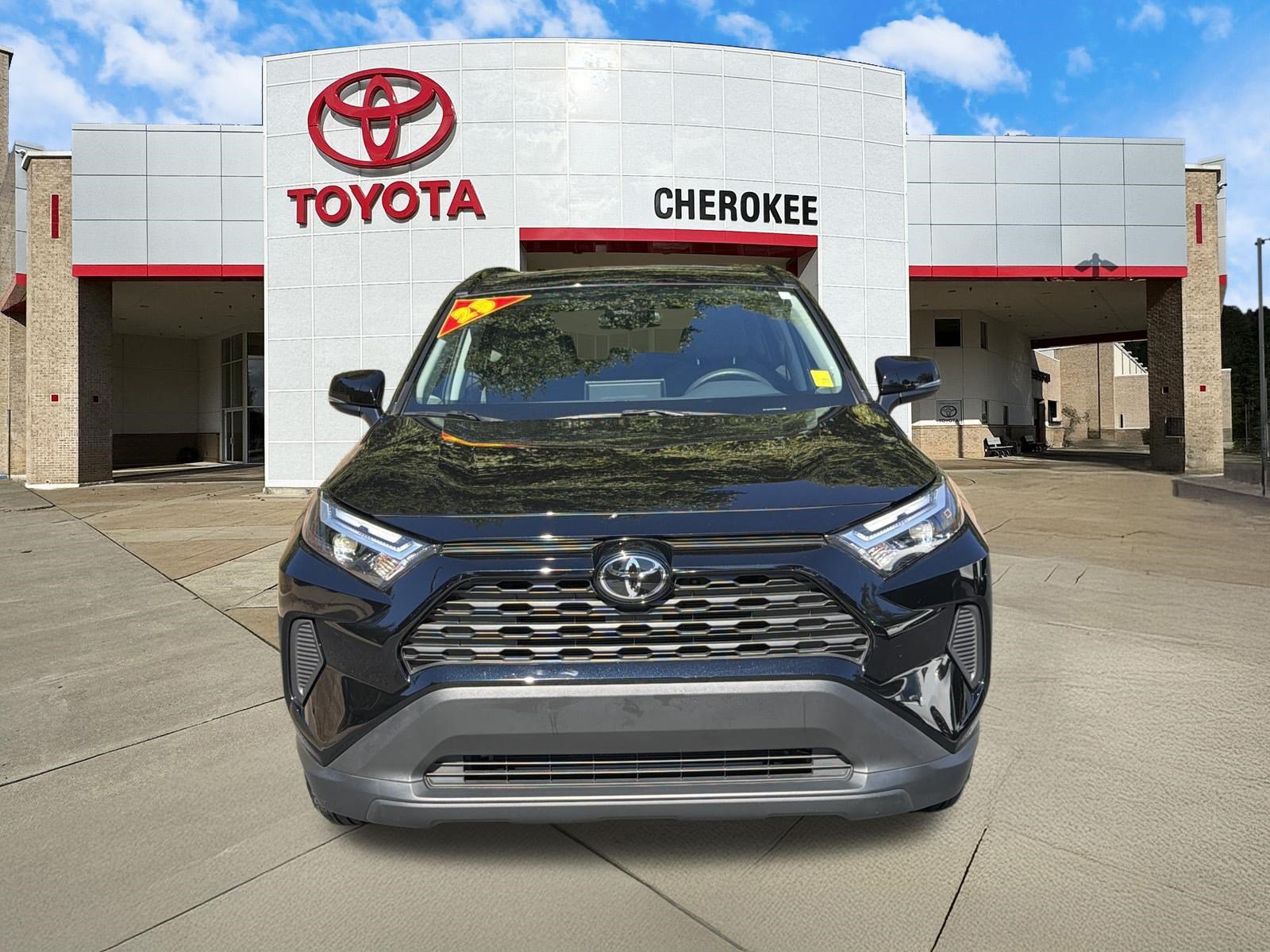 Used 2025 Toyota RAV4 XLE w/ Convenience Package FWD image 2
