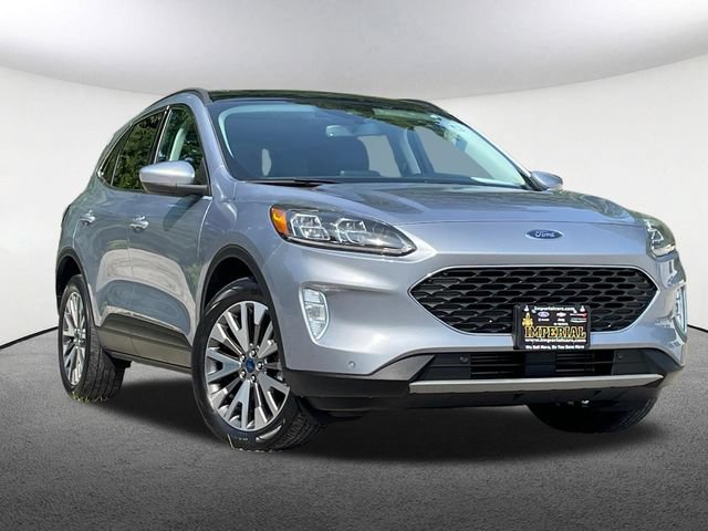 Used 2022 Ford Escape Titanium w/ Class II Trailer Tow Package AWD/4WD image 2