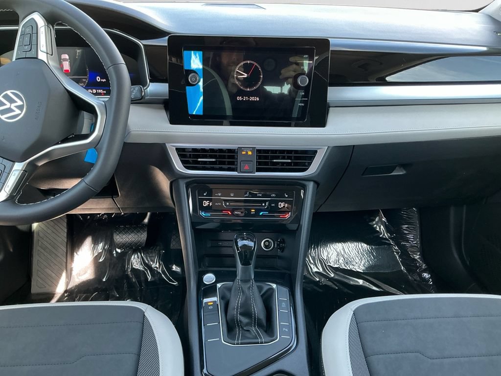 New 2026 Volkswagen Taos SE FWD image 11