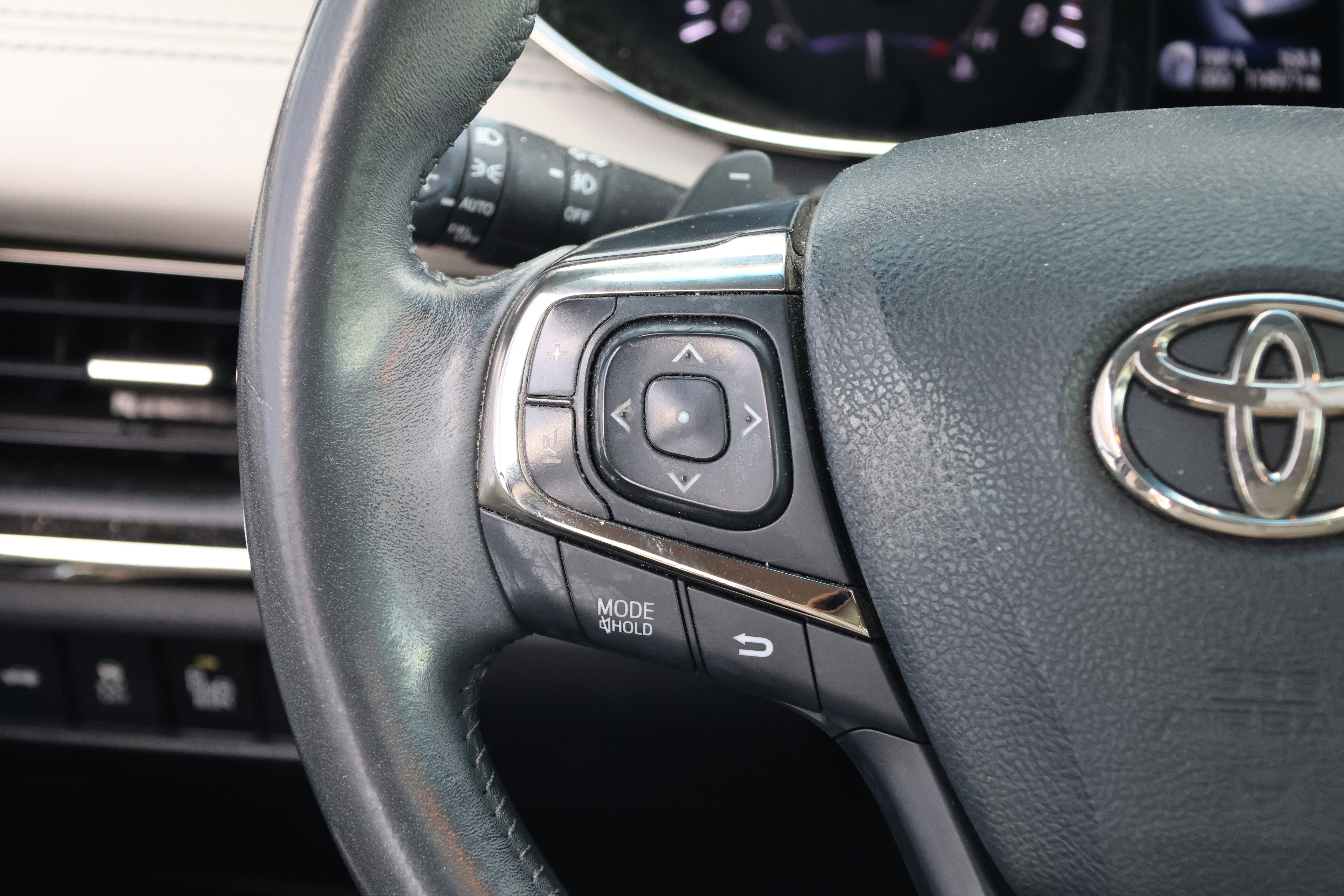 Used 2013 Toyota Avalon Limited image 28