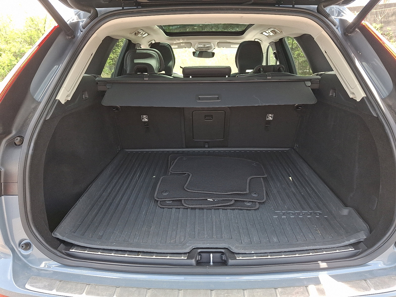 Certified 2022 Volvo XC60 B5 Momentum w/ Climate Package image 28