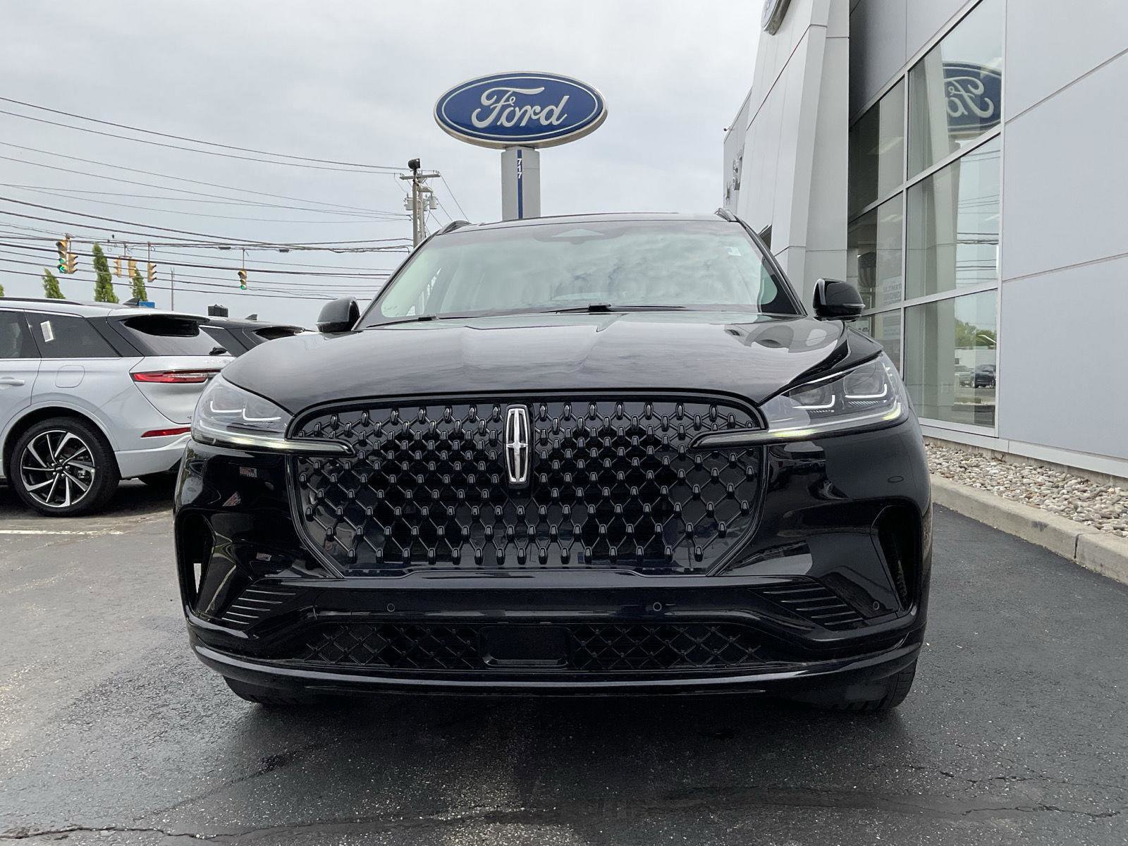New 2025 Lincoln Aviator Reserve w/ Luxury Package image 3