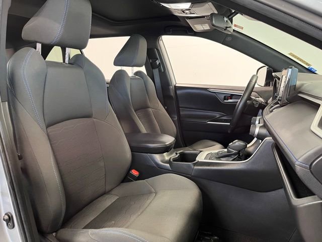 Used 2022 Toyota RAV4 SE w/ Convenience Package image 10