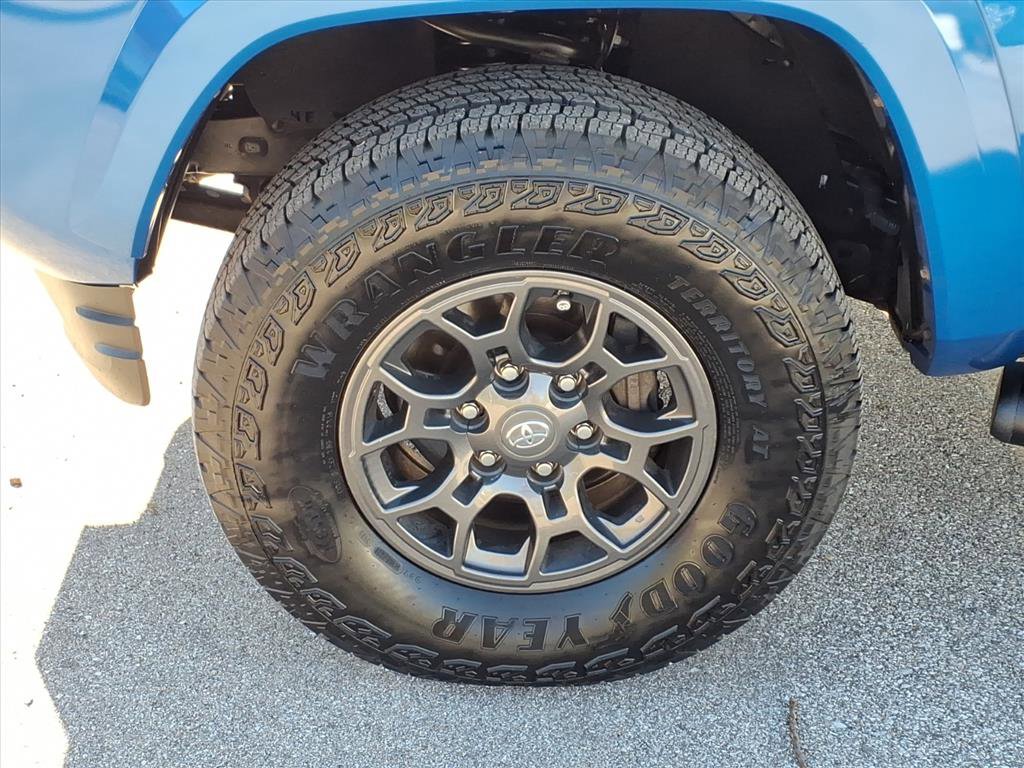 Used 2018 Toyota Tacoma SR image 30