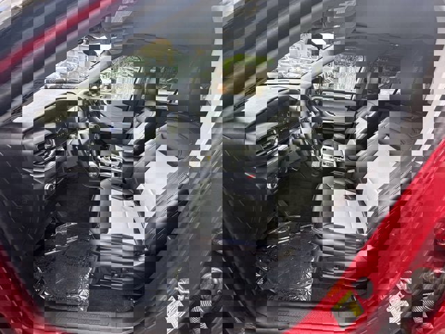 Used 2022 Ford Explorer XLT w/ Equipment Group 202A image 9