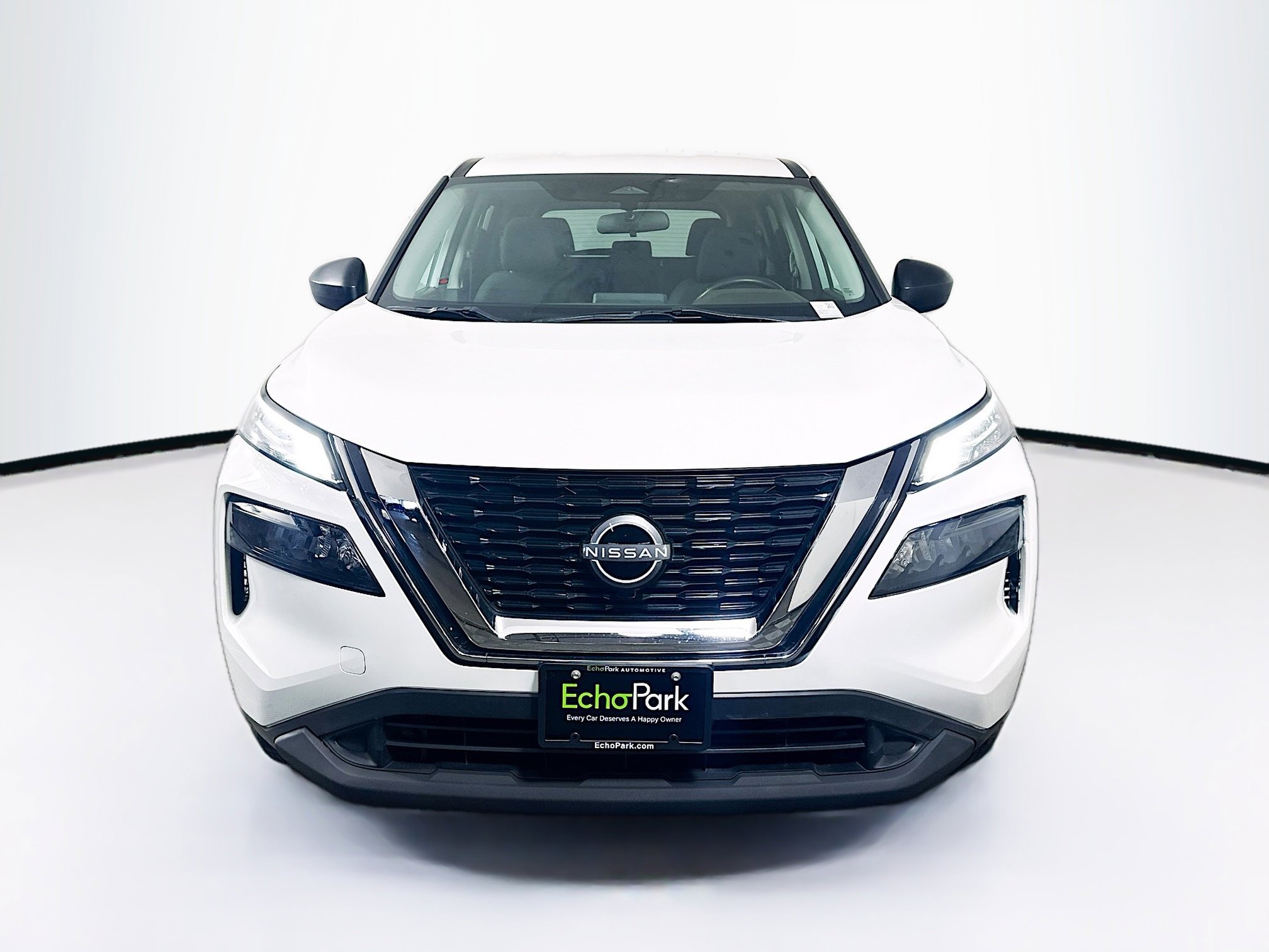 Used 2023 Nissan Rogue S image 2