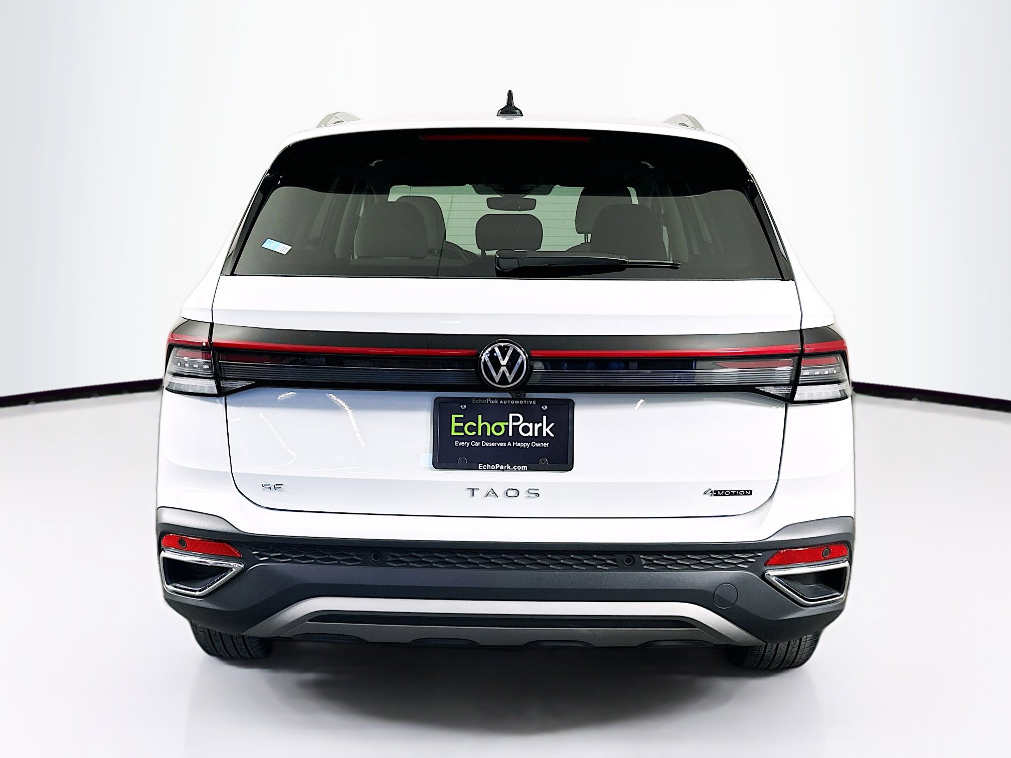 Used 2025 Volkswagen Taos SE w/ Panoramic Sunroof Package AWD/4WD image 7