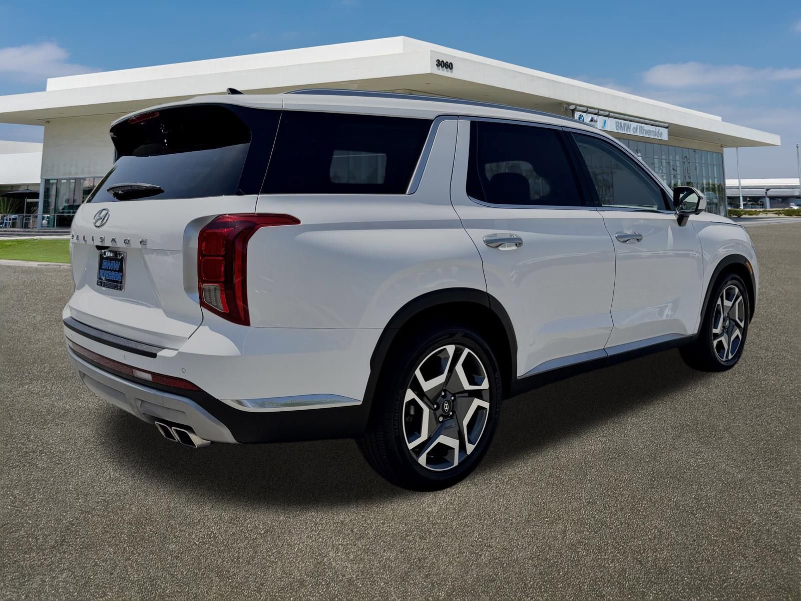 Used 2023 Hyundai Palisade Limited w/ Cargo Package FWD image 11