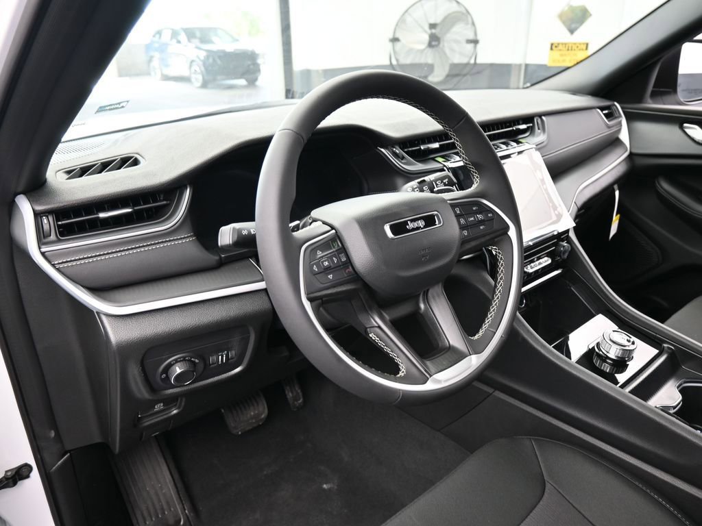 New 2026 Jeep Grand Cherokee L Laredo image 10