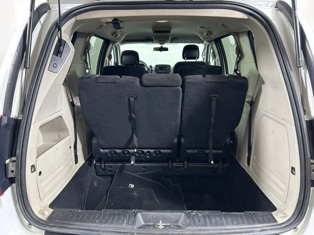 Used 2014 Dodge Grand Caravan SXT image 25