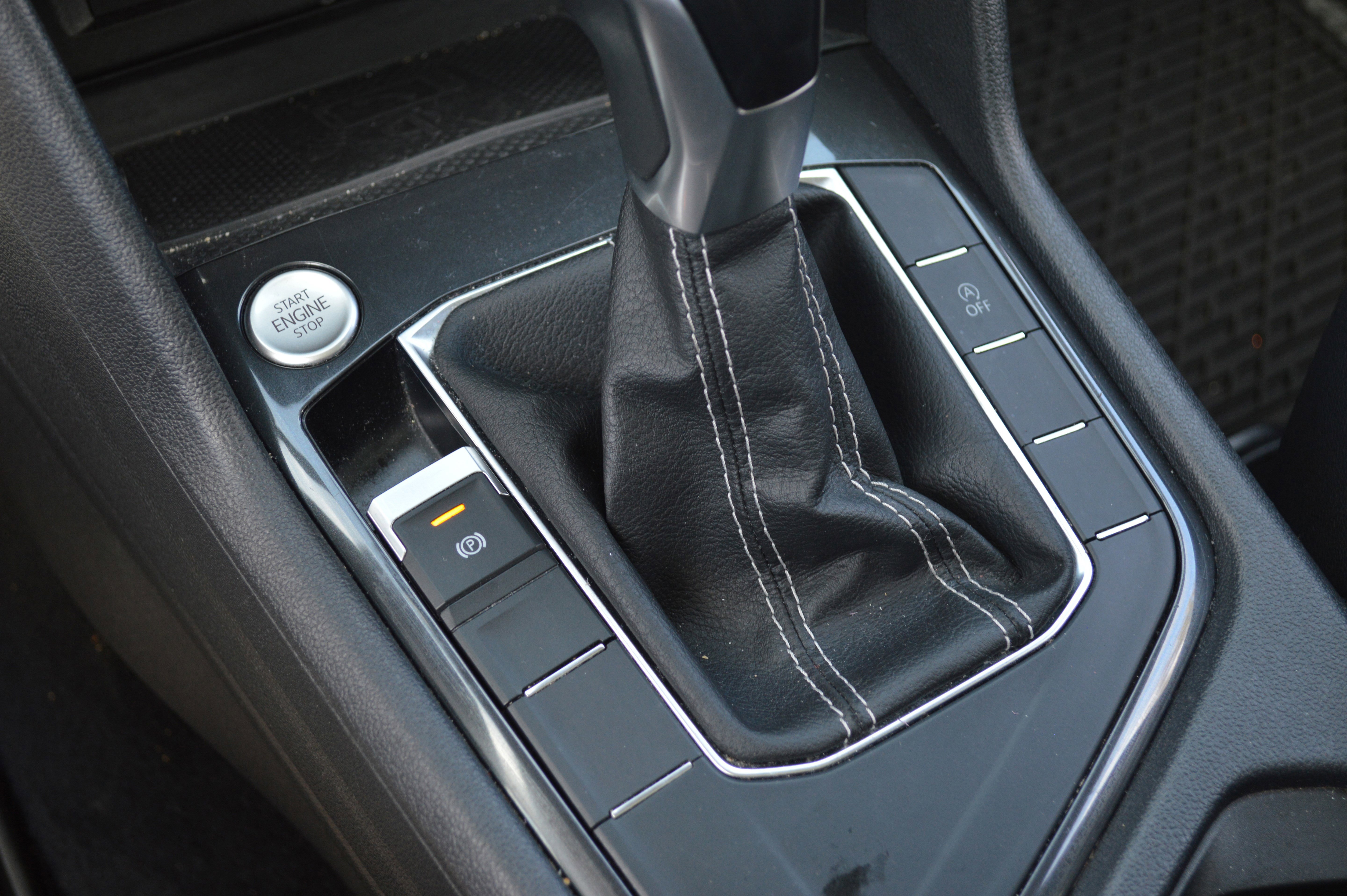 Used 2022 Volkswagen Tiguan SE image 24