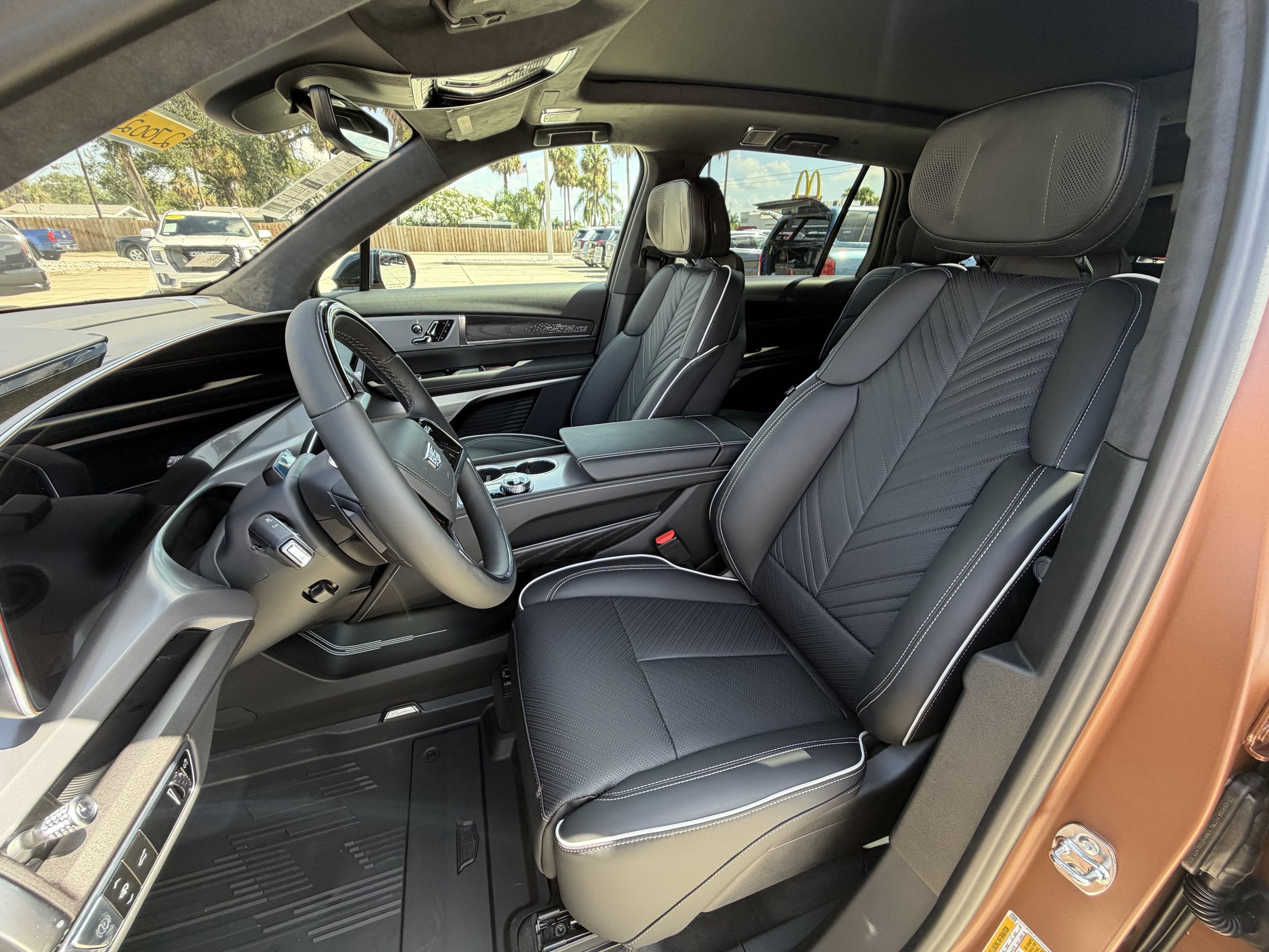 New 2027 Cadillac Vistiq Platinum w/ LPO, Floor Liner Package AWD/4WD image 14
