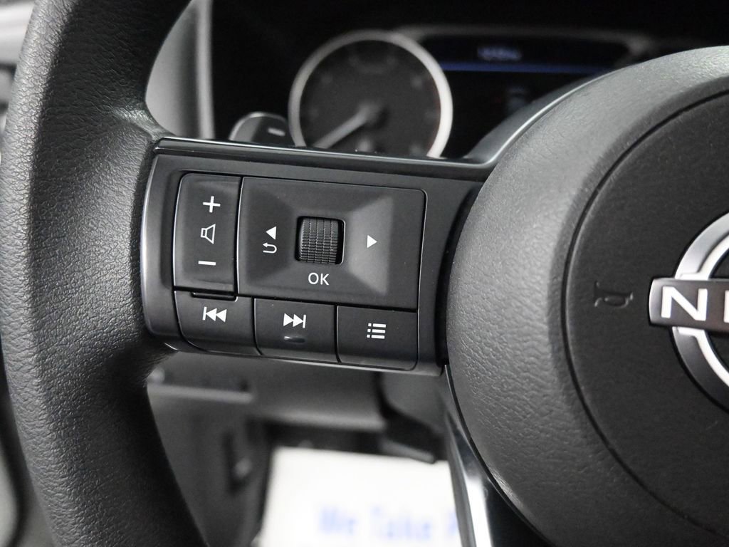 Used 2024 Nissan Rogue S image 31