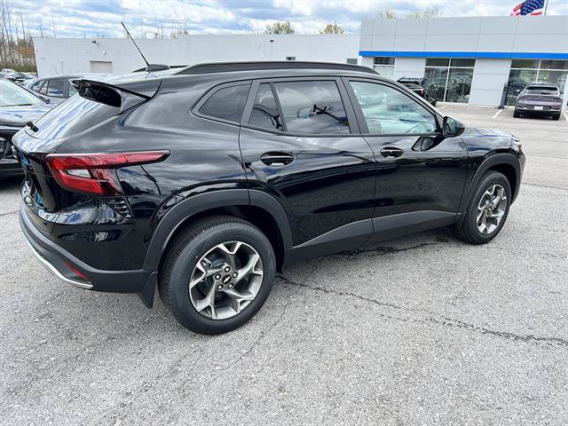 New 2026 Chevrolet Trax LT w/ Sunroof Package FWD image 6