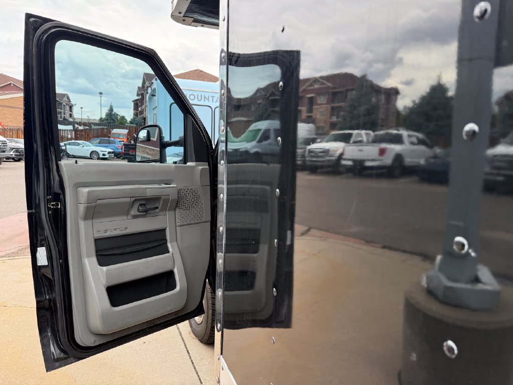 Used 2016 Ford E-450 and Econoline 450 Super Duty RWD image 8
