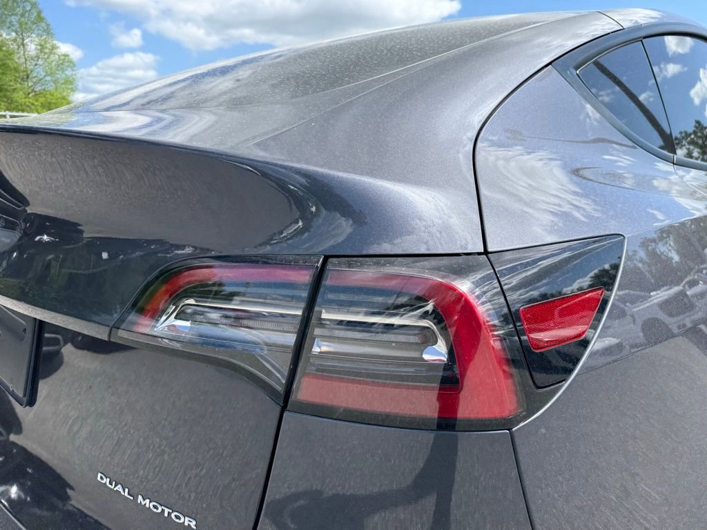 Used 2021 Tesla Model Y Long Range image 11